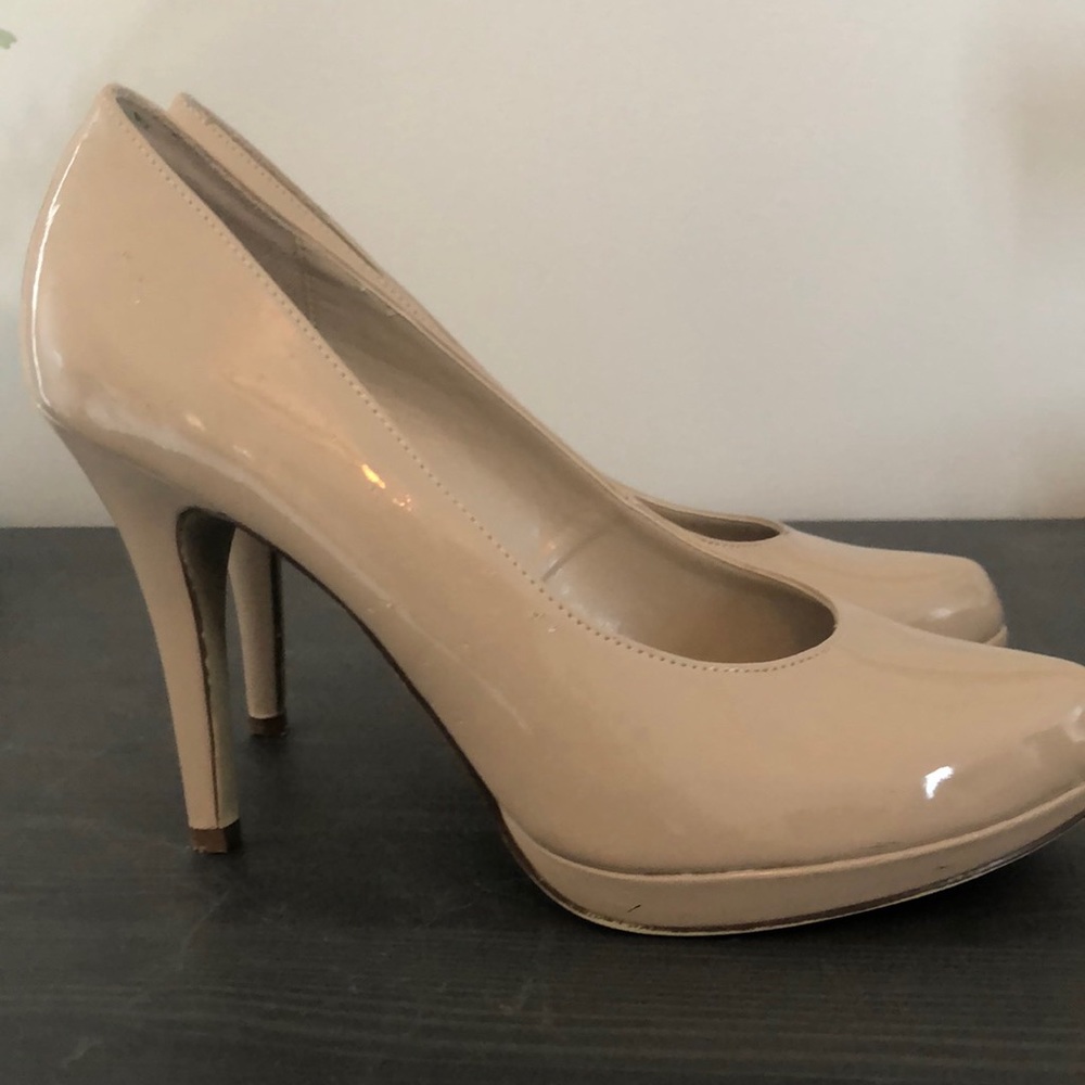 X-appeal Women’s Nude Patent Leather Heels. SZ 9.